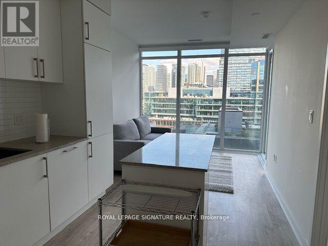 Building Photo - 576 Front St W