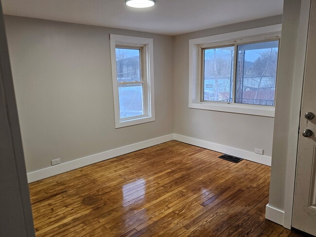 Building Photo - 32 Phelps St