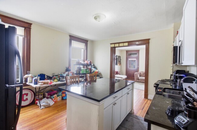 Foto del edificio - 2328 Stratford Ave