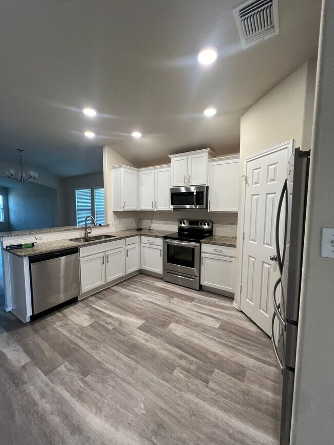 Foto del edificio - Midway ISD 4 bedroom home