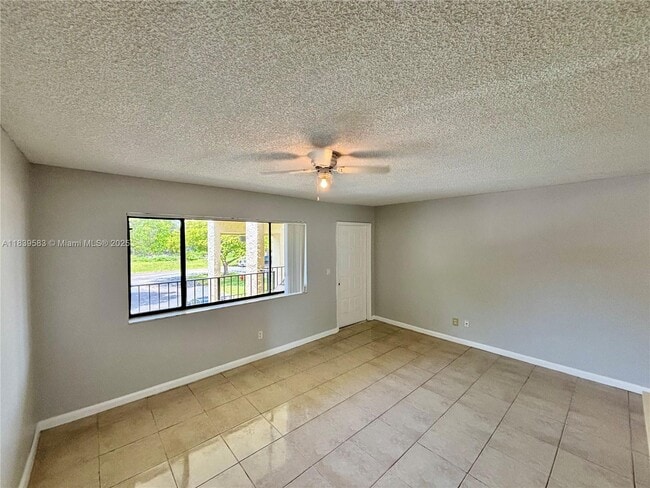Building Photo - 1822 Meadows Cir W