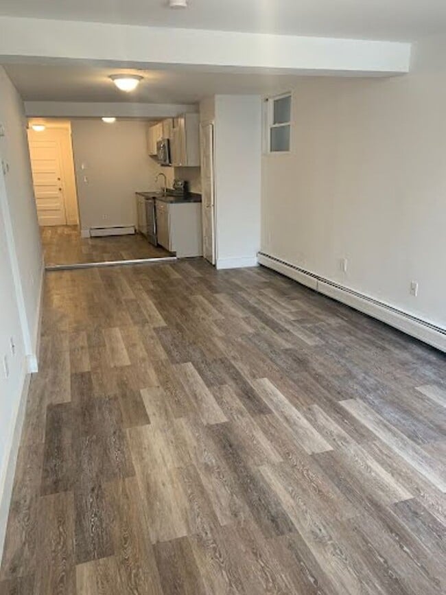 Building Photo - Renovated Studio Apartment