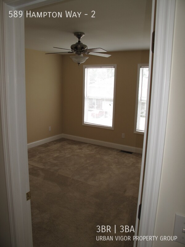 Building Photo - 589 Hampton Way