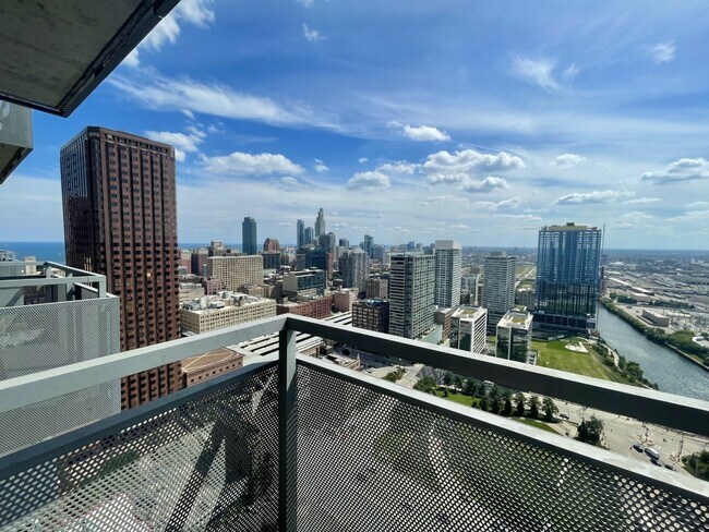 Foto del edificio - 235 W Van Buren St