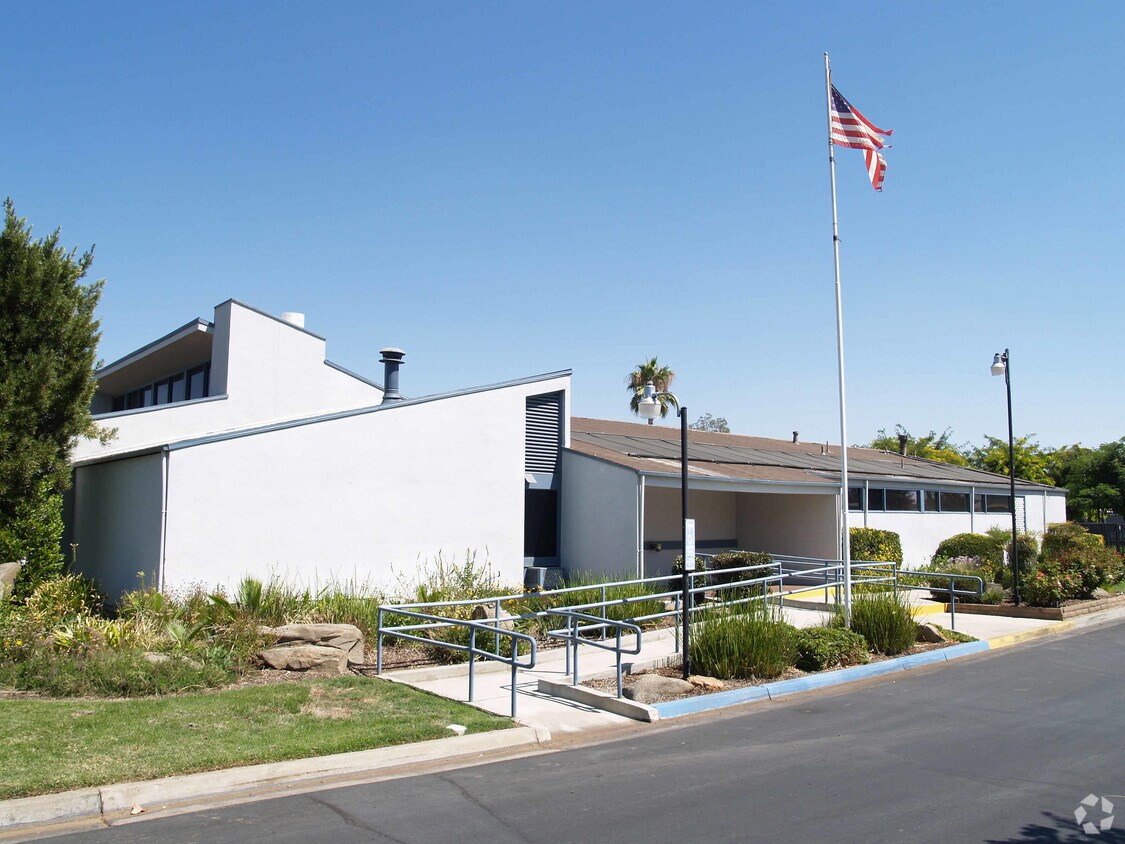 San Joaquin Village Apartments in Fresno, CA