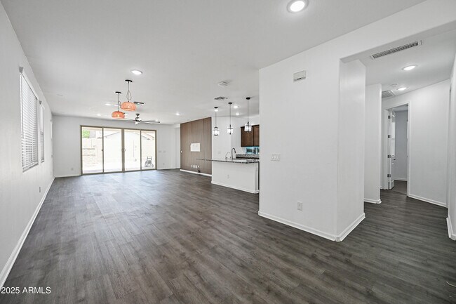 Foto del edificio - 4030 W Ross Ave