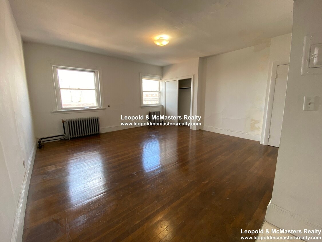 Primary Photo - 26 Mount Vernon St