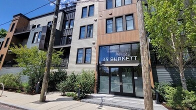 Building Photo - 45 Burnett St