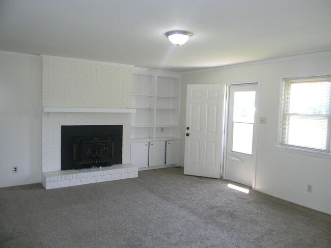 Building Photo - 802 Westview Ct