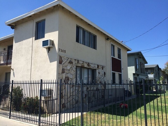 Foto del edificio - 7305 Variel Ave