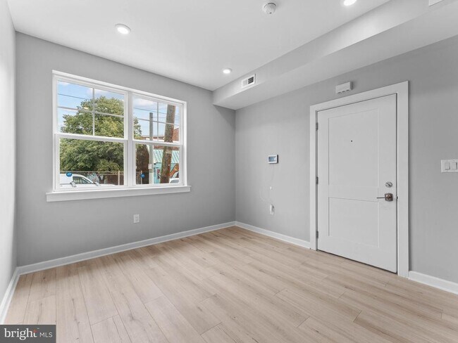 Foto del edificio - 1682 N 54th St