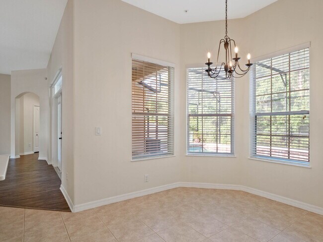 Foto del edificio - Spacious 4-Bedroom Pool Home with 3 Full B...