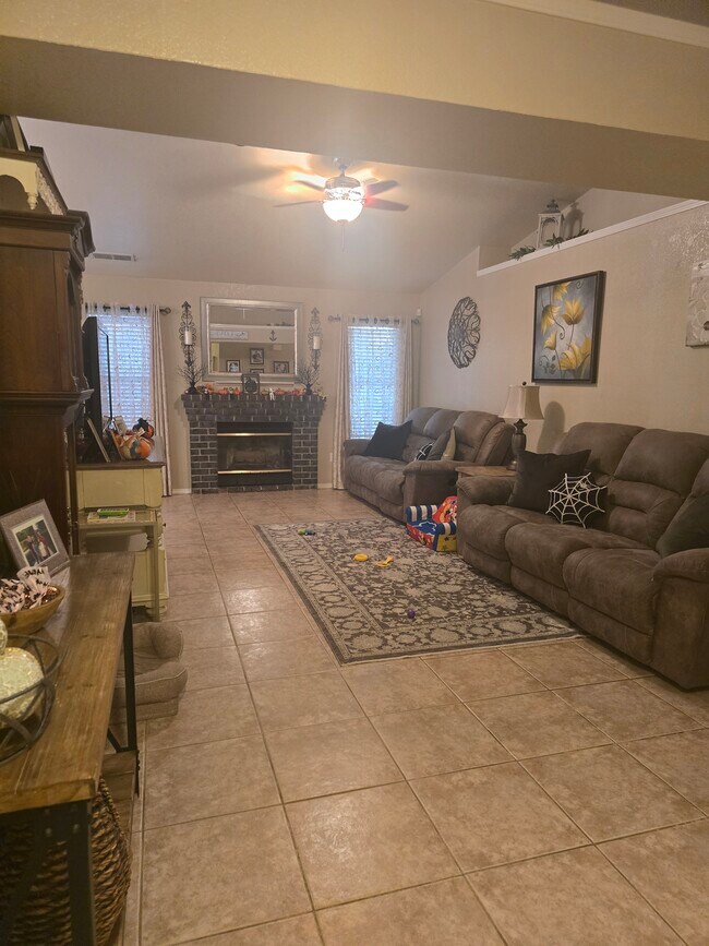 Foto del edificio - 6225 Colony Park Dr