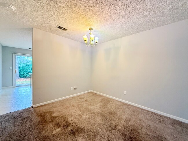 Building Photo - 5731 Cougar Ln