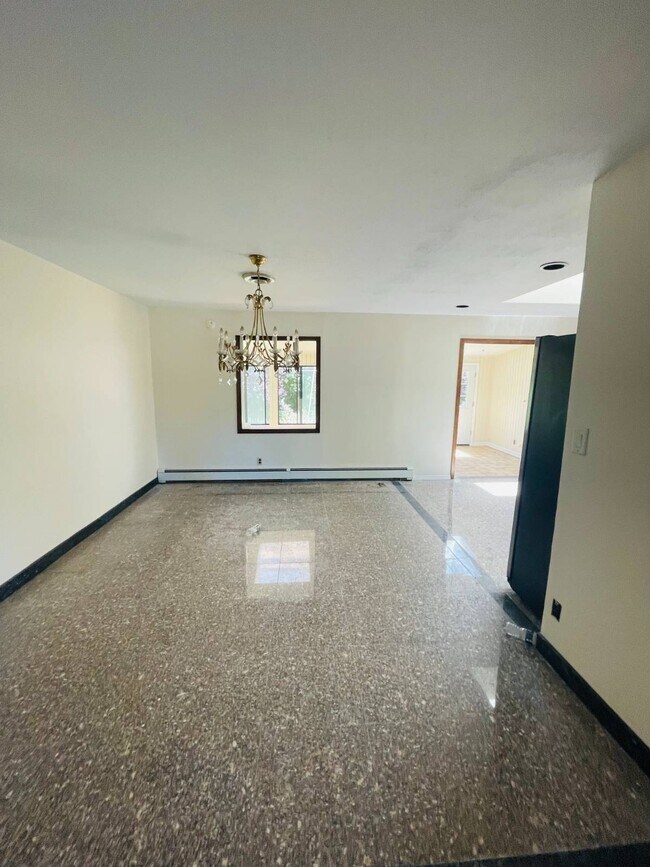Building Photo - 146 Woolsey Ave
