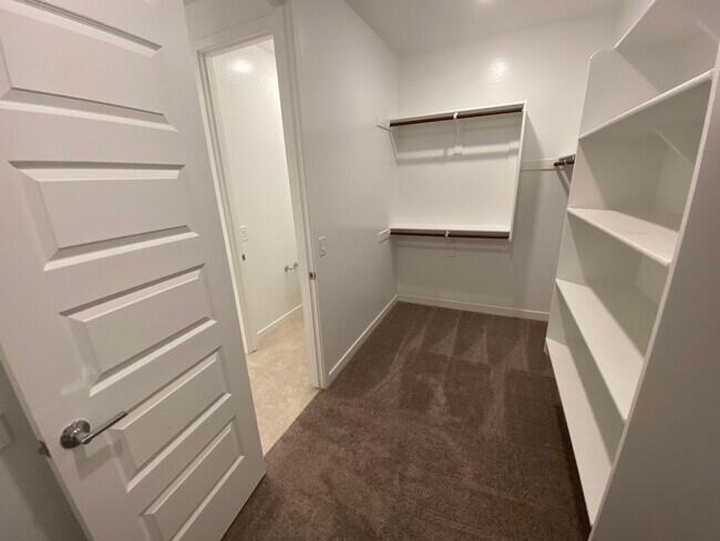 Building Photo - 1150 E Marlin Dr