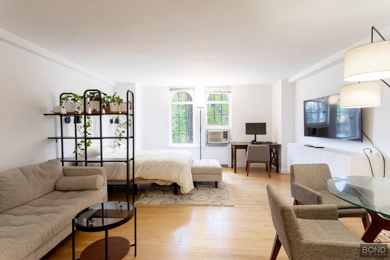Foto principal - 410 W 24 St