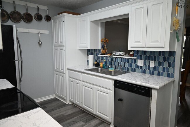 Foto del edificio - 5216 Brookwood Dr