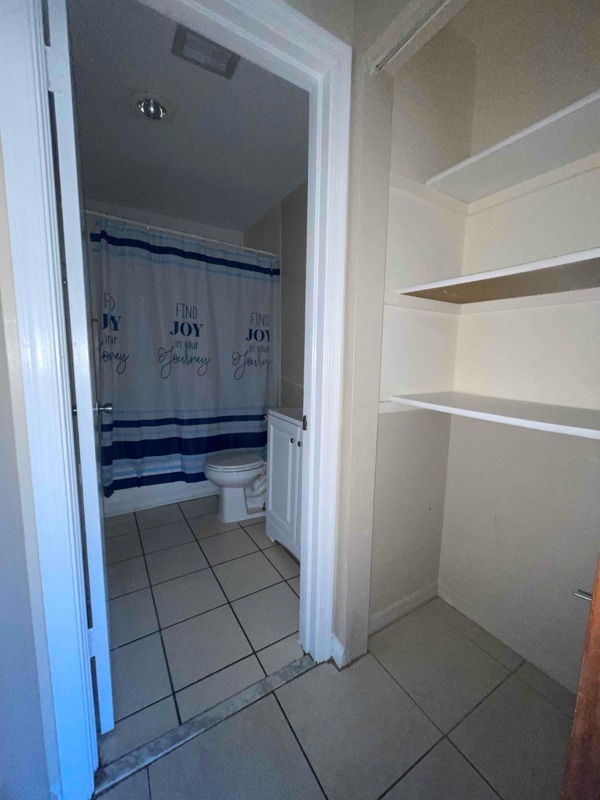 Foto del edificio - 1570 E Breezy Ln