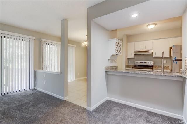 Building Photo - Pristine, move in ready Condo located in t...