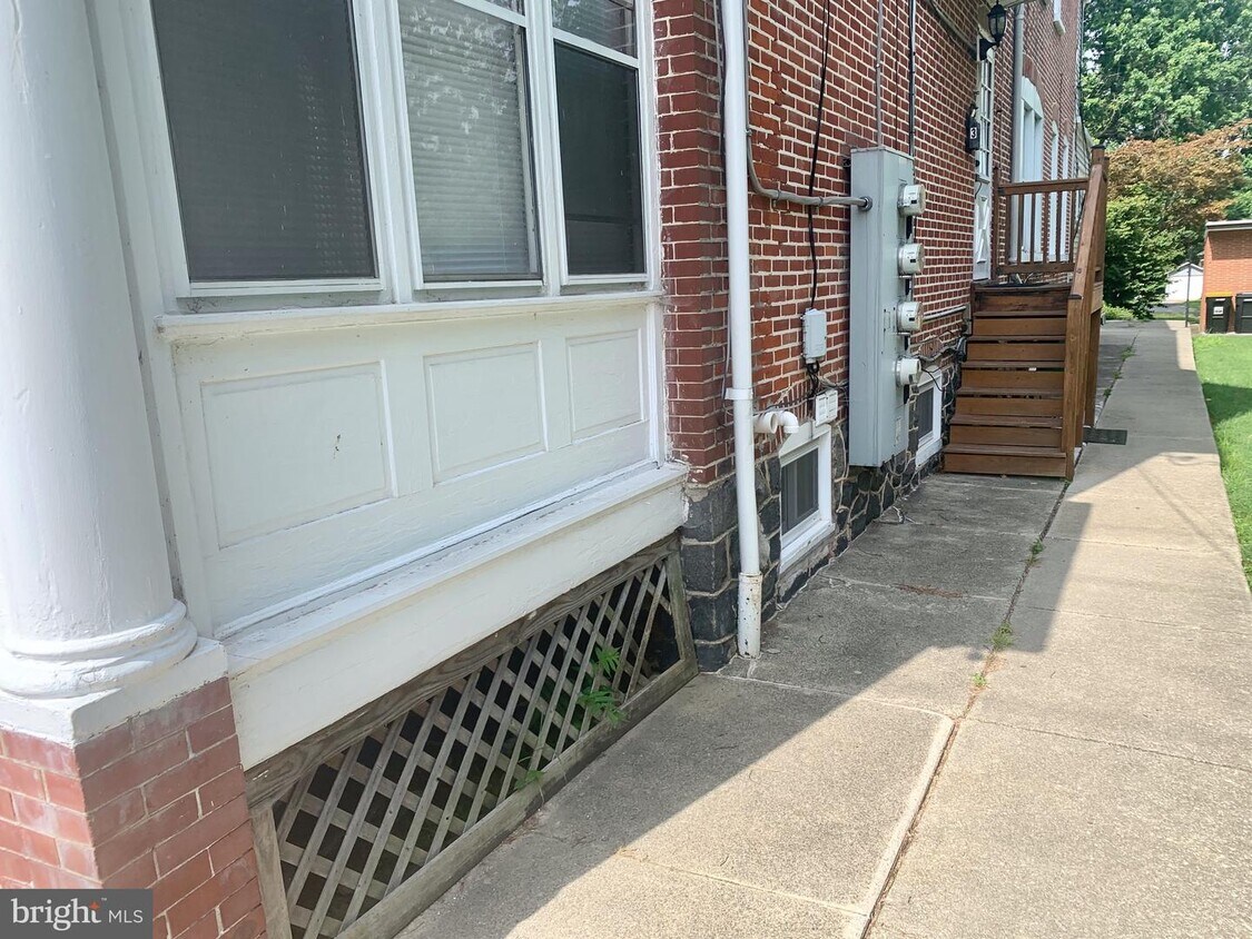 Primary Photo - 111 E 38th St