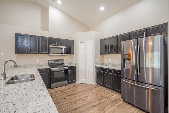 Building Photo - 669 Madrid Dr