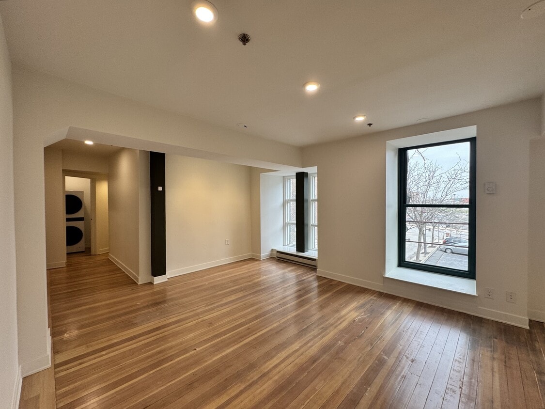 Primary Photo - 110 W 9th St