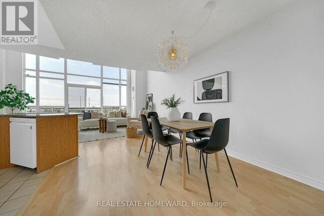 Photo du bâtiment - 1720 Eglinton Ave E