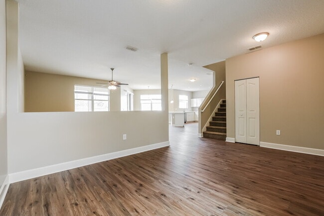 Building Photo - 13501 Laranja St