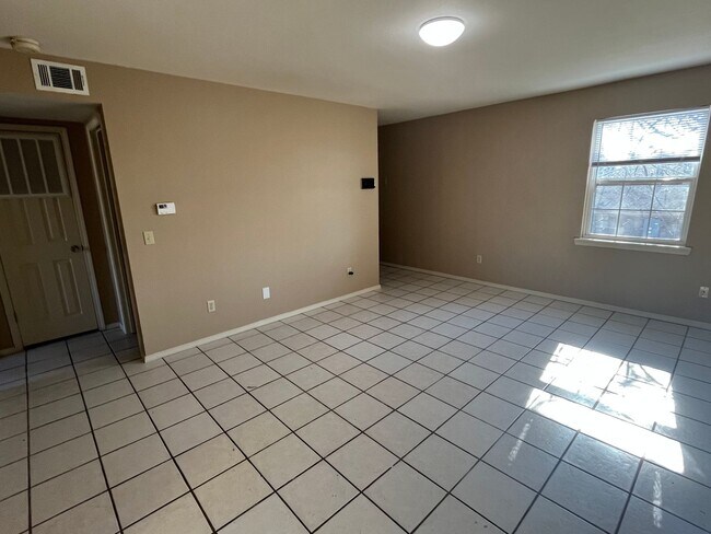 Foto del edificio - 1508 E 13th St