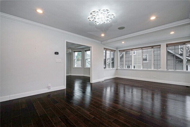 Foto del edificio - 70 Brambach Ave