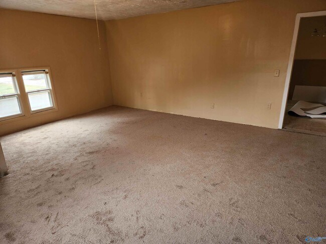 Building Photo - 2606 Laverne Dr NW