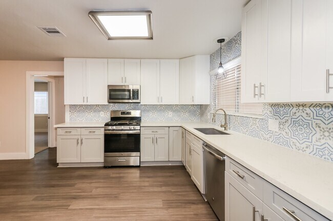 Foto del edificio - 4515 Sylvan Glen Dr