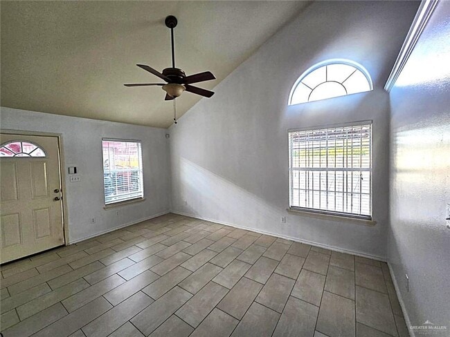 Building Photo - 17 West Dr