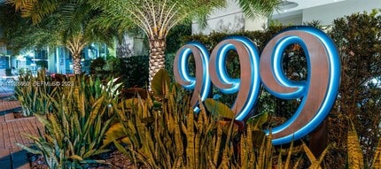 Building Photo - 999 SW 1st Ave