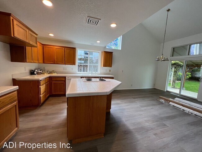 Foto del edificio - 4 br, 2.5 bath House - 8538 NE Alder Street