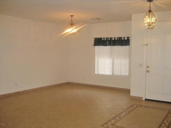 Foto del edificio - 1042 E Canyon Way