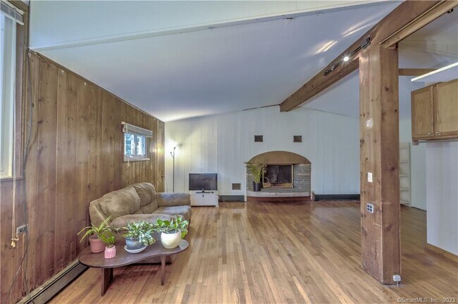 Building Photo - 38 Hawleyville Rd