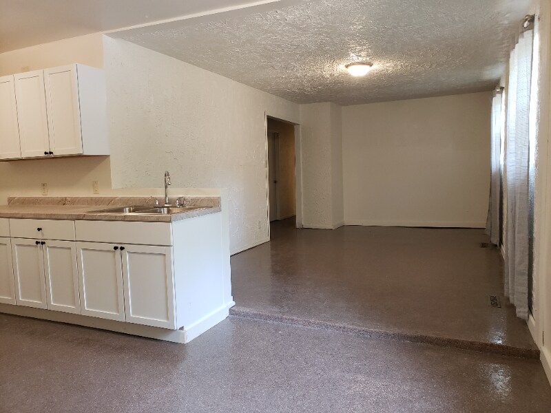 1304 N Burbank Ave Unit 2, Rockford, IL 61101 Room for Rent in
