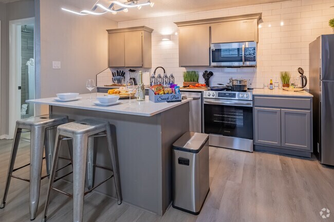 1 habitación, 1 baño - 550 pies cuadrados - Cocina y comedor - 67th Suites