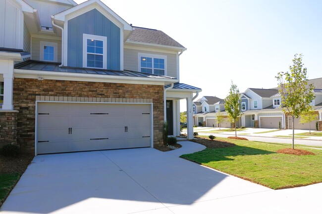 Building Photo - 16 Hasbrook Ln