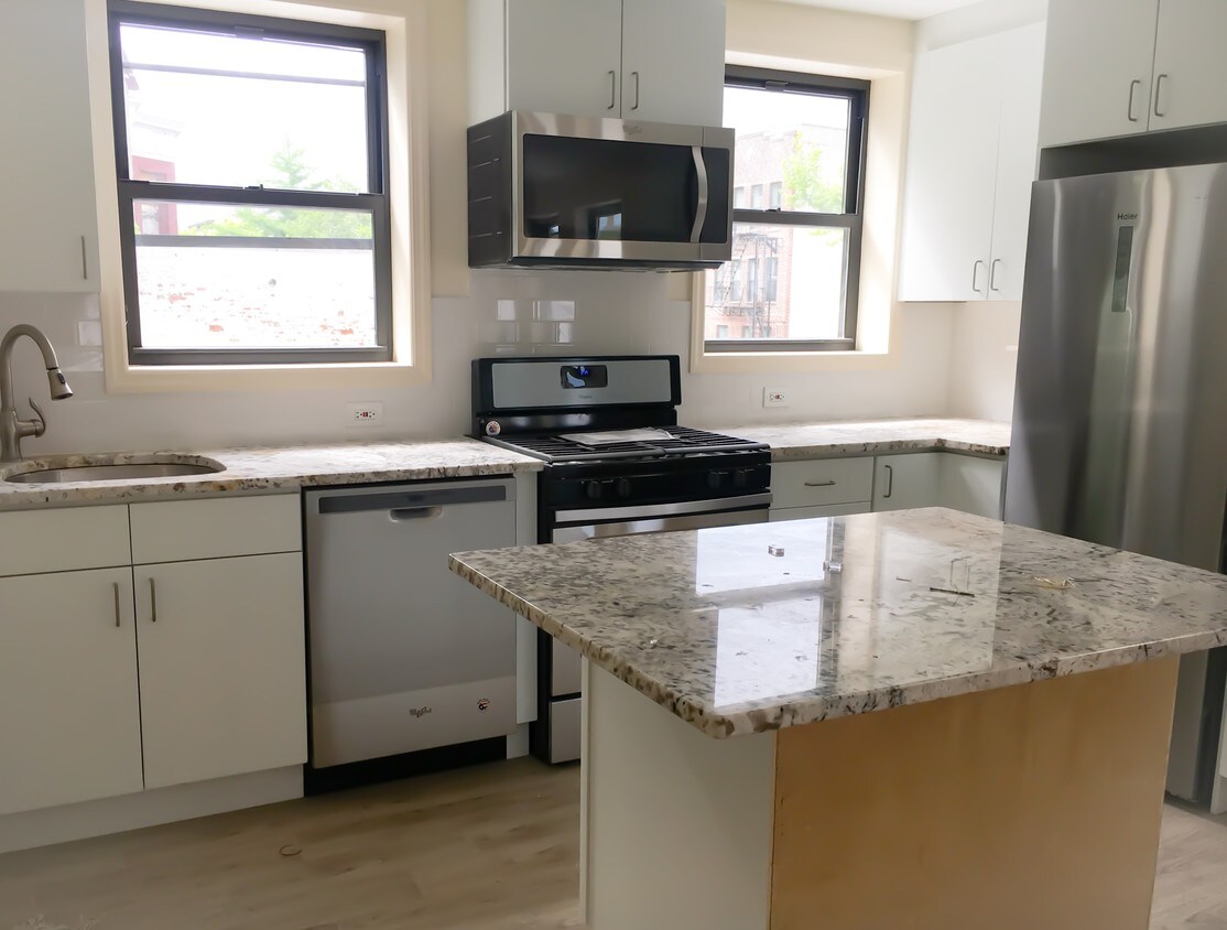 Foto principal - 656 Nostrand Ave
