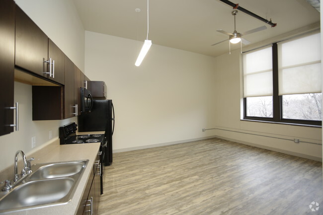 2HAB, 1BA - 973 ft² - Blenheim Senior Living Apartments