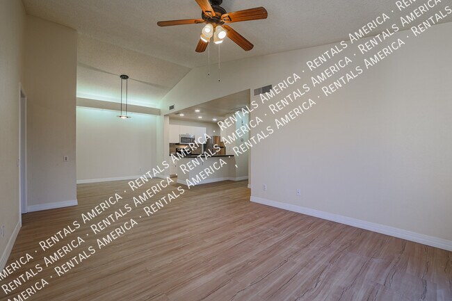 Building Photo - 2035 S Elm St