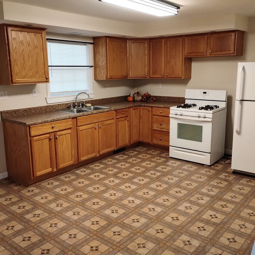 Kitchen - 536 Spikenard St