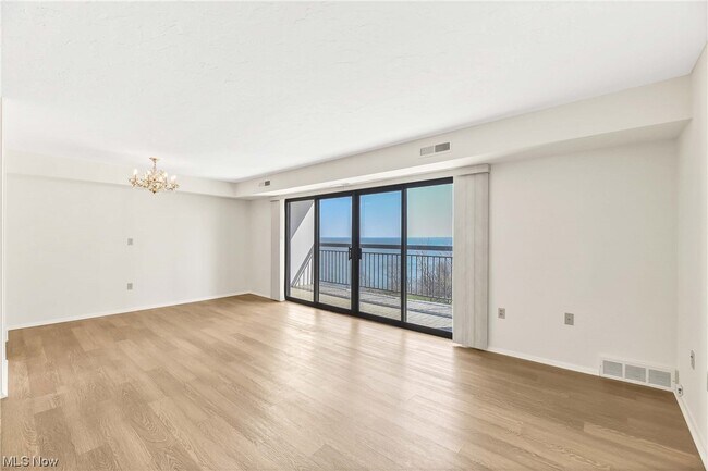 Foto del edificio - 12550 Lake Ave