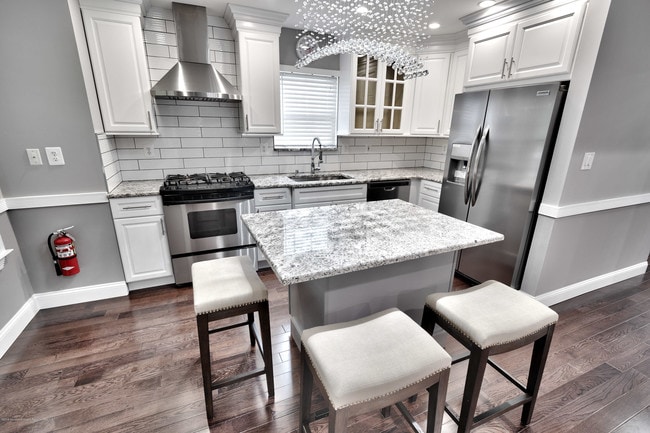 Building Photo - 368 Oak Knoll Dr
