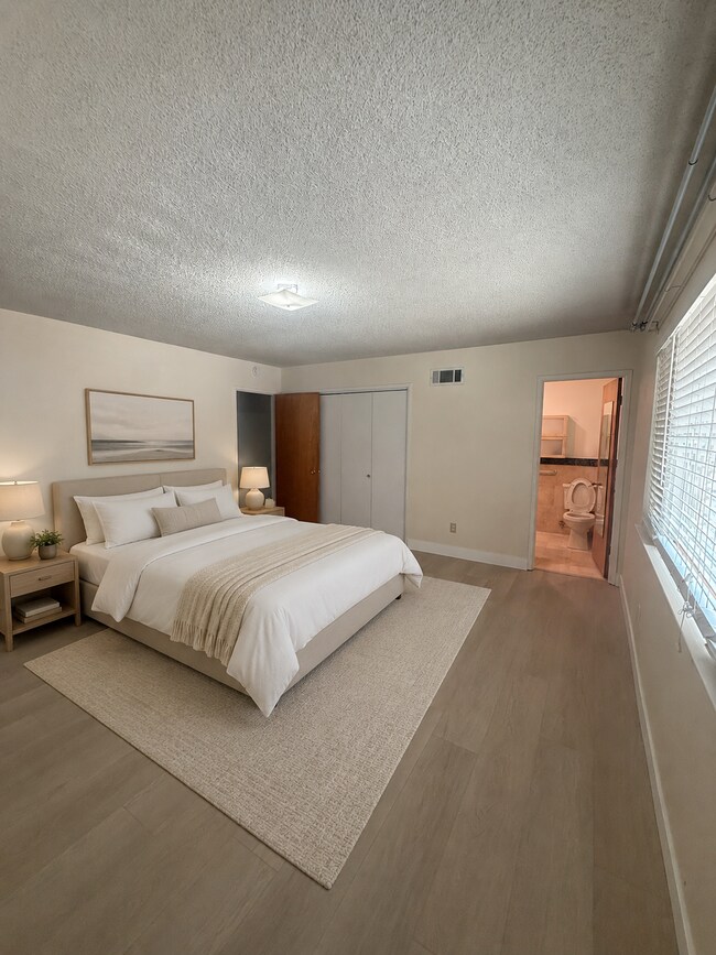 Suite principal - 4360 Watkins Dr
