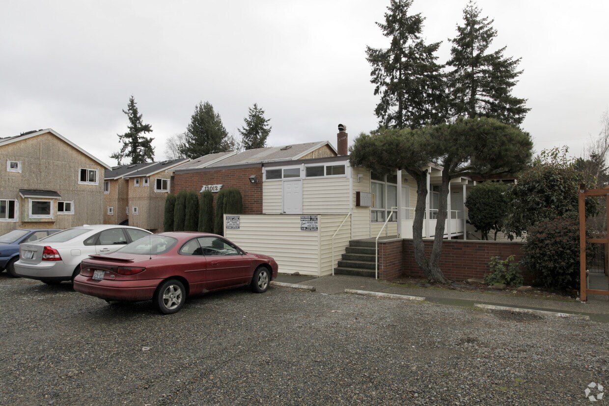 Building Photo - 12012 NE 32nd Ave