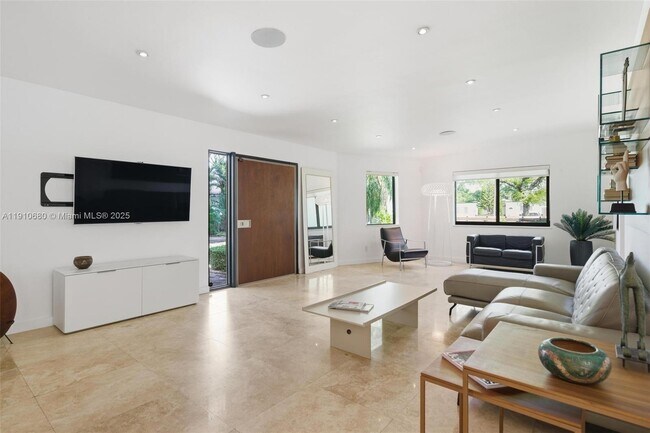 Foto del edificio - 2180 NE 191st Dr